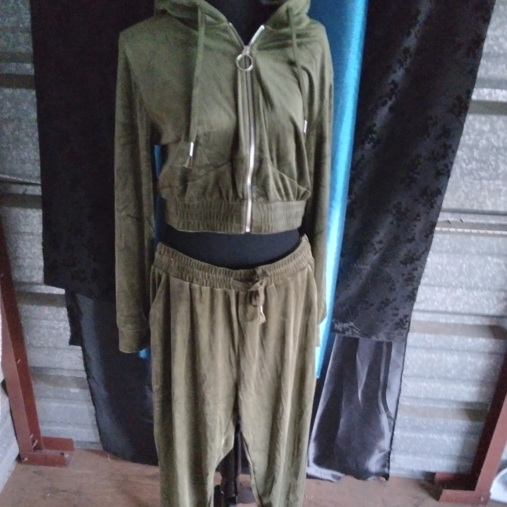 New Mix (L) Army Green Soft Velour Midrift Jacket. Jogging Suit.